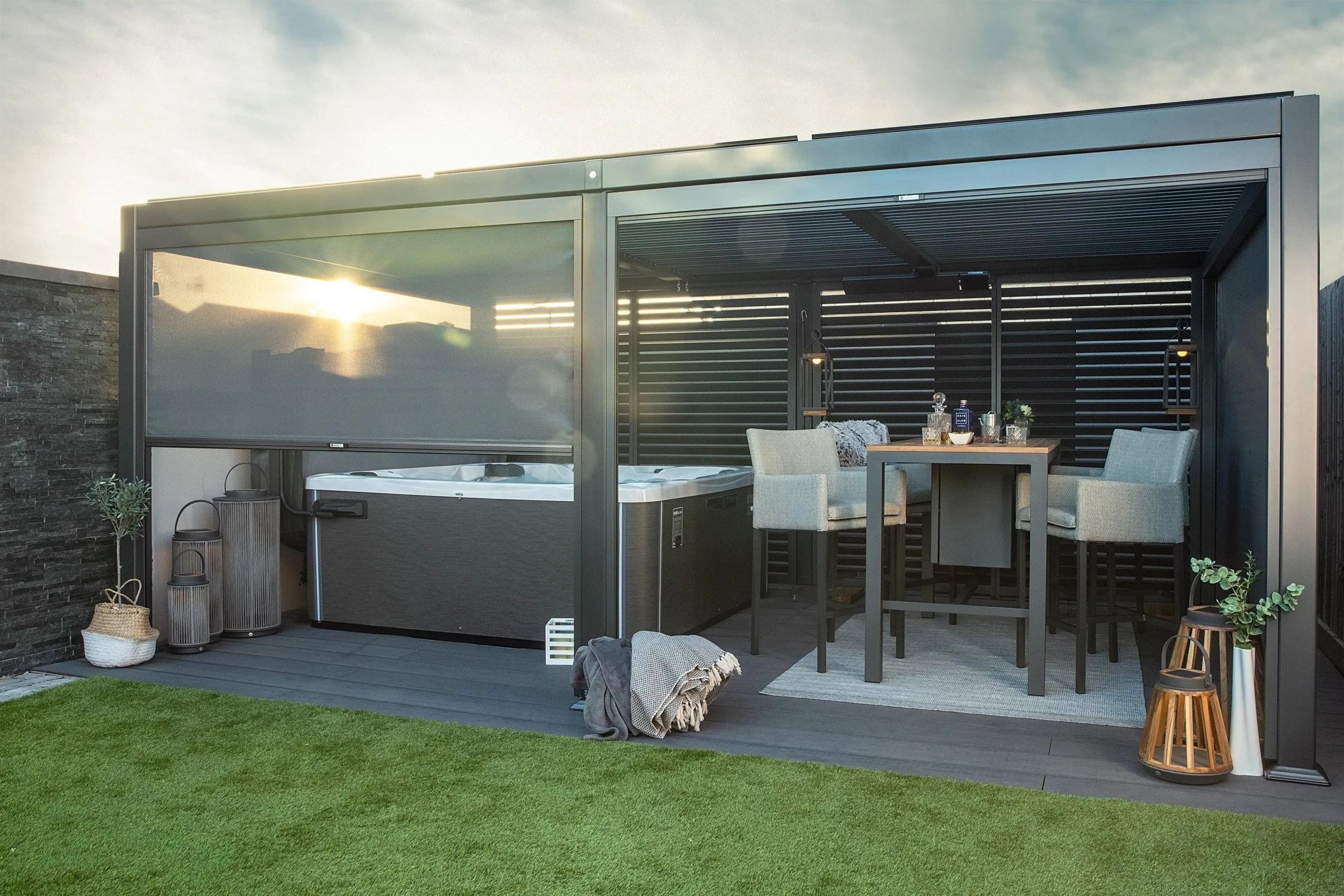 Maranza Manual Deluxe Louvered Pergola 3.5m x 5.4m   6 screens (matt white)