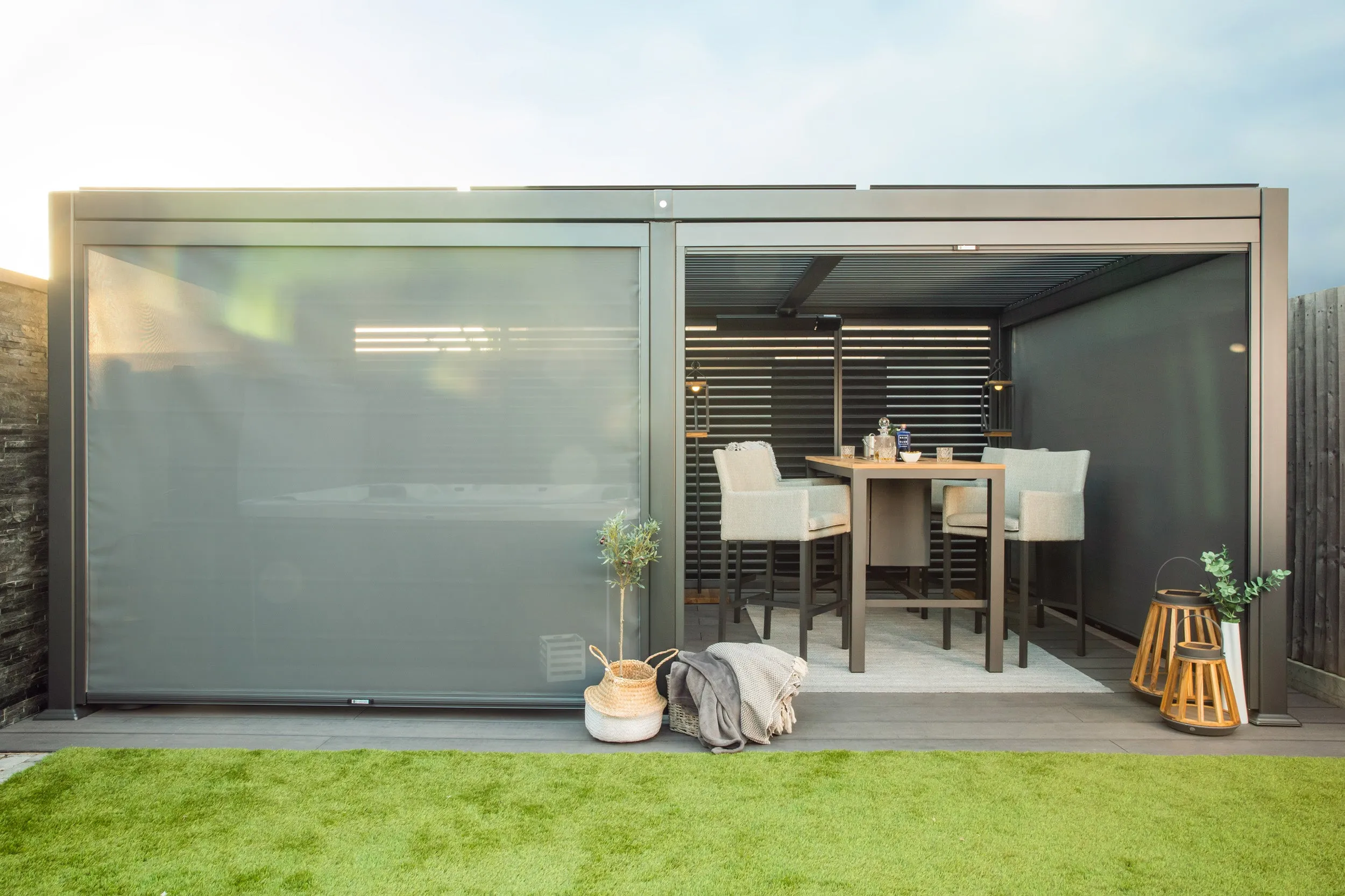 Maranza Manual Deluxe Louvered Pergola 3.5m x 5.4m   6 screens (matt white)