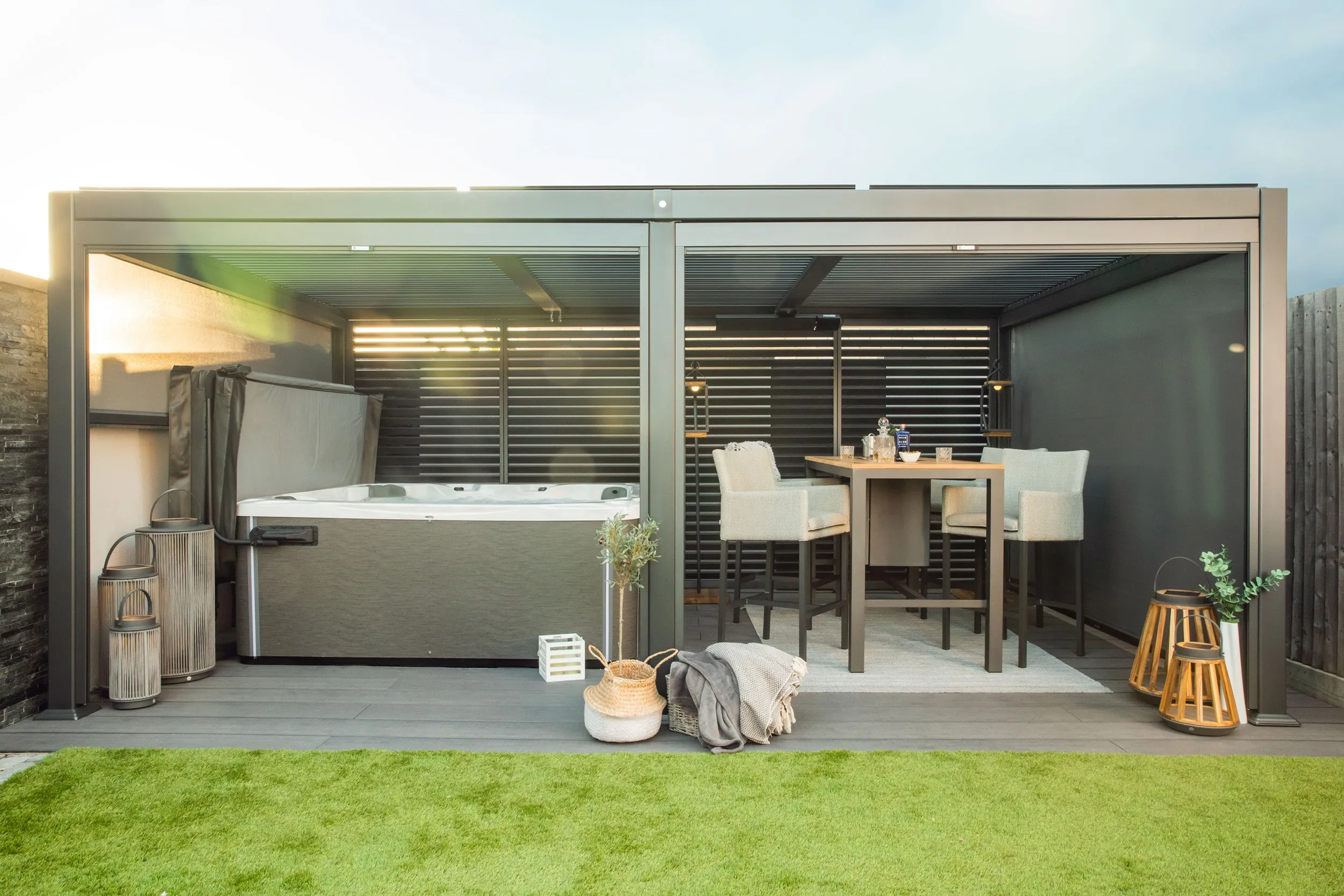 Maranza Manual Deluxe Louvered Pergola 3.5m x 5.4m   6 screens (matt white)