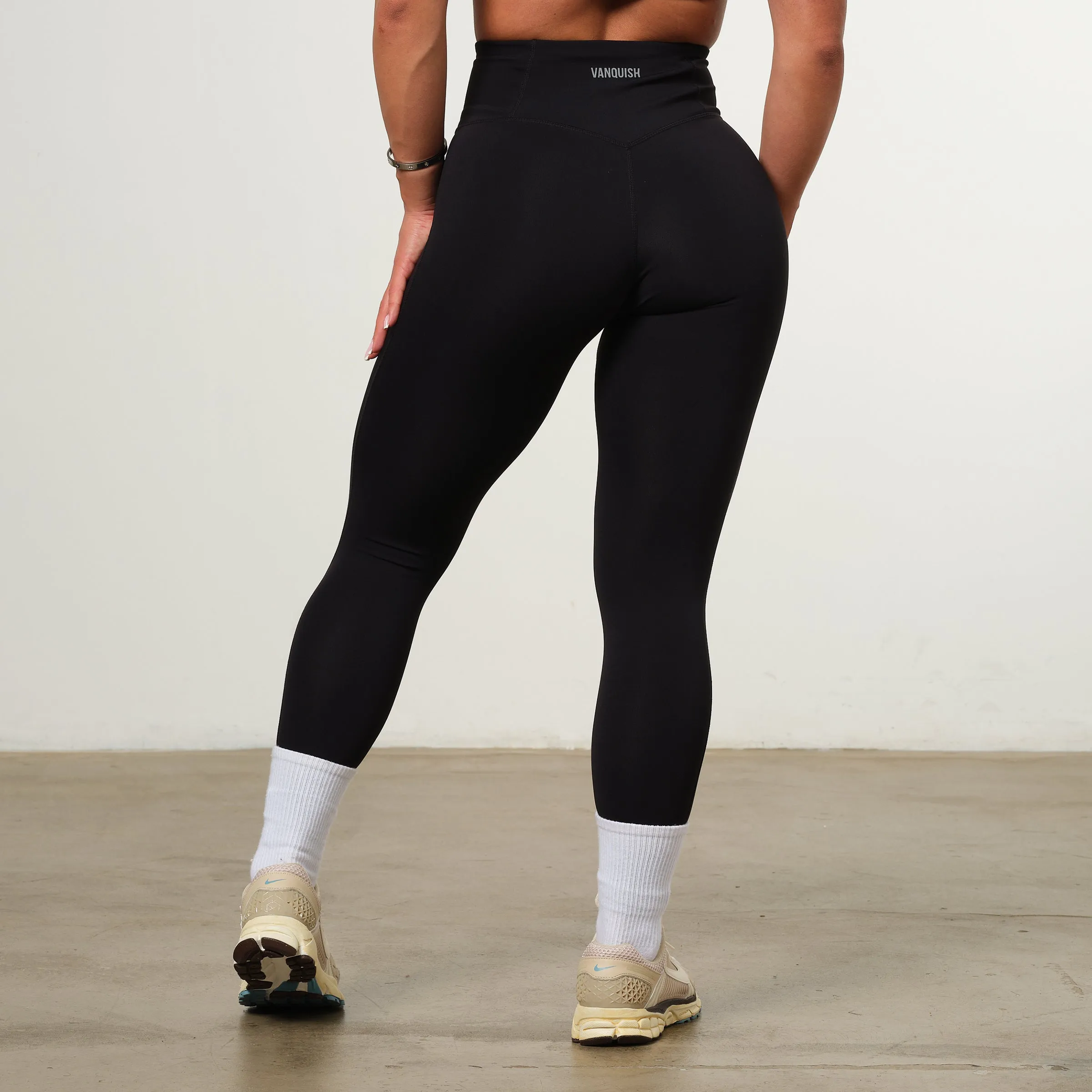 VANQUISH ENHANCE BLACK HIGH-WAIST LEGGING